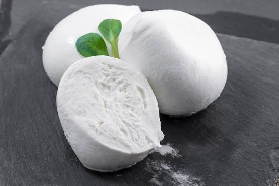 Mozzarella tagliata a metà